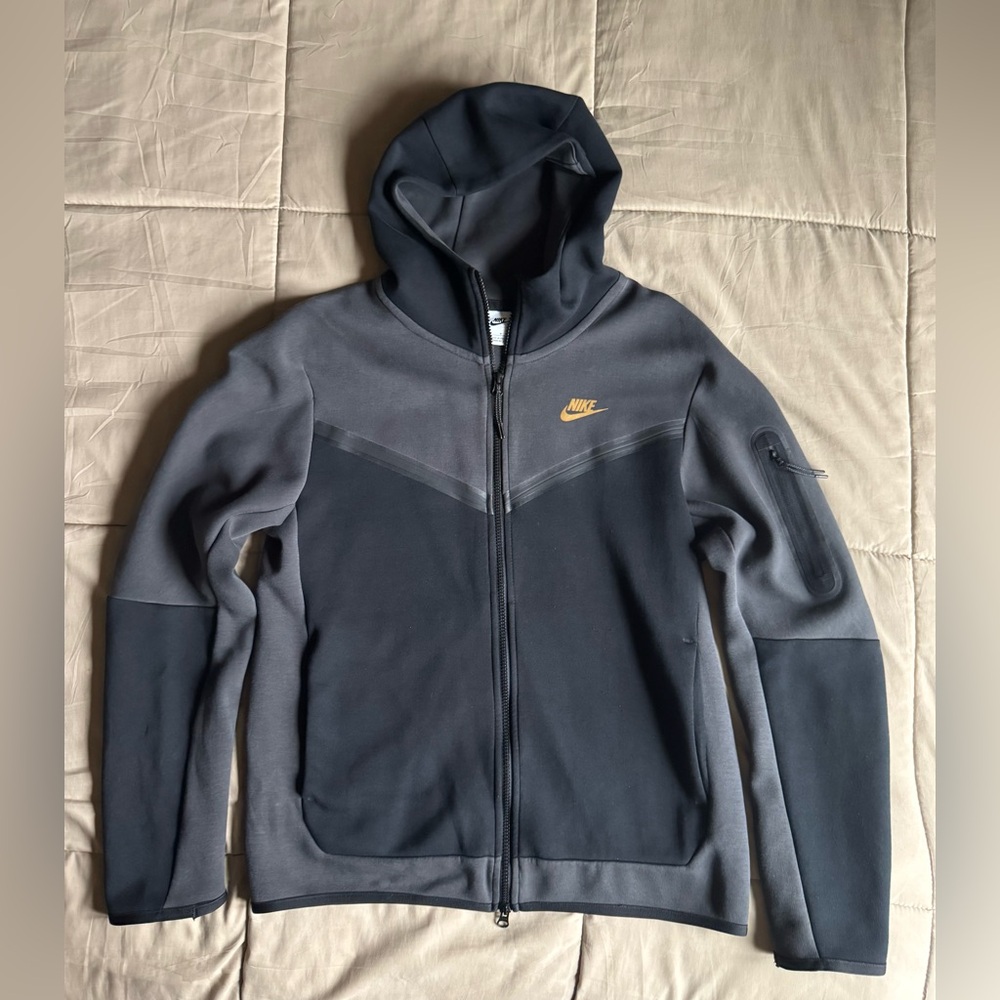 Nike Men’s Zippered Jacket Sz. M